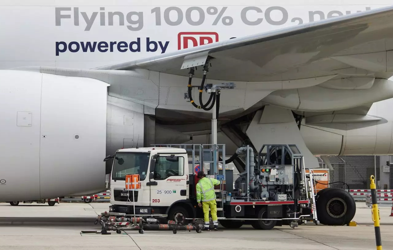 DB Schenker makes air freight transport greener