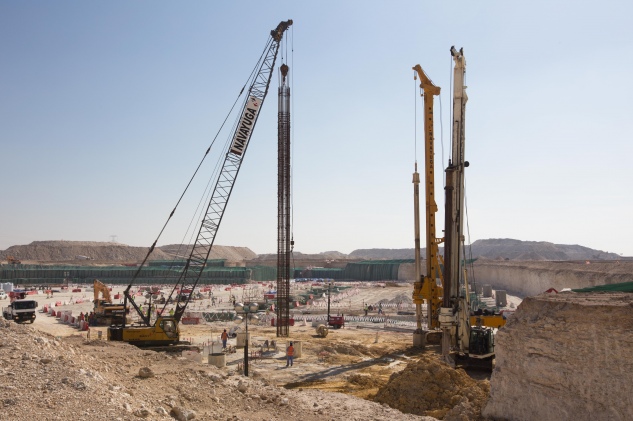 Qatar 2022 stadium build reaches ground level